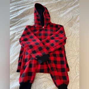 Boys or girls onesie pajamas.